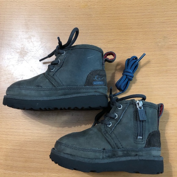 🎉SOLD🎉 UGG Toddler Neumel II - Picture 3 of 6